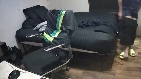 Muffdiver online show from April 7, 2026, 7:03 pm