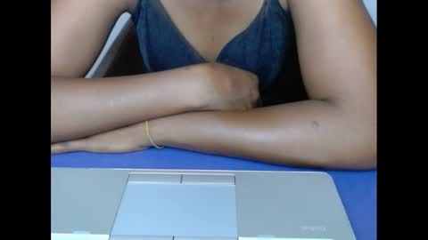 muffinxcream online show from November 11, 2025, 11:10 am