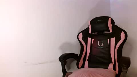 yuli online show from October 11, 2025, 8:35 am