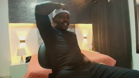 Muller Asher online show from November 7, 2025, 3:39 am