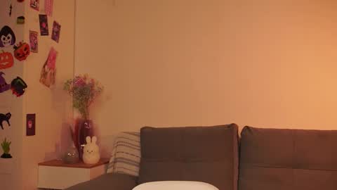 Kira online show from November 20, 2025, 6:02 am