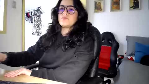 Dani and Alex online show from November 11, 2025, 3:23 pm