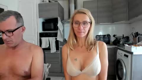 Snapshot of munishpunish chatting on November 6, 2025, 12:28 pm LOVELY JULIA Peter DAY online show from November 6, 2025, 12:28 pm