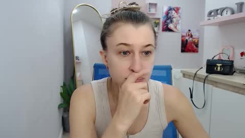 Snapshot of muriel_elvin chatting on September 12, 2025, 8:47 am muriel_elvin online show from September 12, 2025, 8:47 am