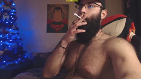 Snapshot of muscle0max chatting on January 1, 2025, 10:46 pm ofmuscle0max online show from January 1, 2025, 10:46 pm