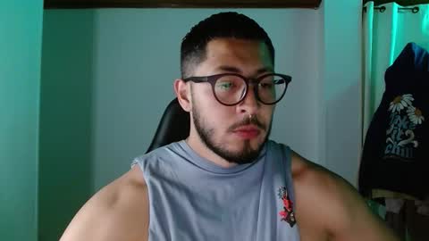 Snapshot of muscle_cock32 chatting on September 19, 2025, 11:22 am David Big online show from September 19, 2025, 11:22 am