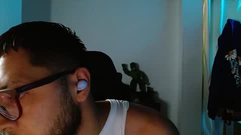 Snapshot of muscle_cock32 chatting on October 1, 2025, 6:36 pm David Big online show from October 1, 2025, 6:36 pm