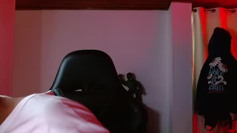 Snapshot of muscle_cock32 chatting on October 20, 2025, 6:19 pm David Big online show from October 20, 2025, 6:19 pm