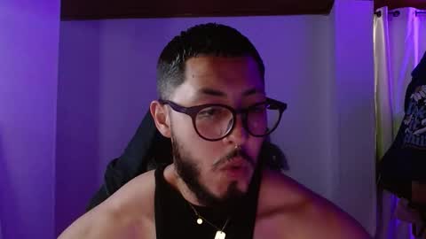 Snapshot of muscle_cock32 chatting on November 7, 2025, 5:24 pm David Big online show from November 7, 2025, 5:24 pm