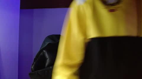 Snapshot of muscle_cock32 chatting on November 17, 2025, 11:27 am David Big online show from November 17, 2025, 11:27 am