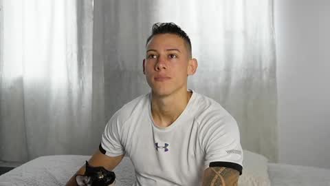 muscle_king_cum online show from October 27, 2025, 12:42 pm