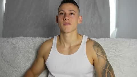 muscle_king_cum online show from November 4, 2025, 4:17 pm