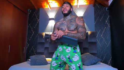 Snapshot of muscle_man19 chatting on December 25, 2024, 8:50 pm Nick online show from December 25, 2024, 8:50 pm