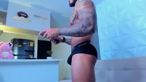 Snapshot of muscle_man19 chatting on February 21, 2025, 12:27 am Nick online show from February 21, 2025, 12:27 am