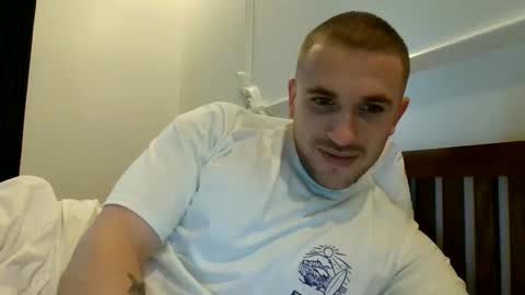 Snapshot of muscleshow00 chatting on February 2, 2026, 10:36 am muscleshow00 online show from February 2, 2026, 10:36 am