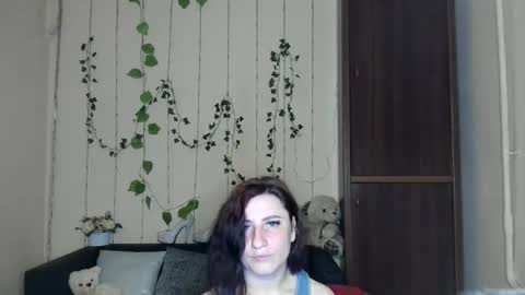 Jeneva online show from May 15, 2026, 6:37 pm