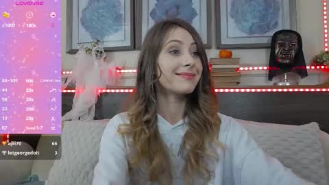 Luna  online show from October 29, 2025, 8:43 pm