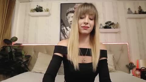 Luna  online show from May 20, 2026, 7:09 pm