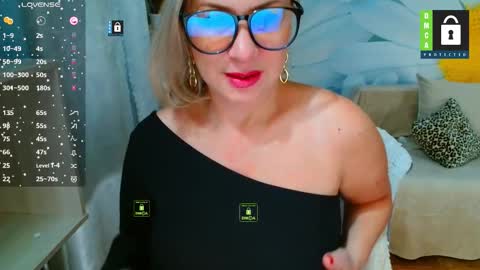 Snapshot of music_fairy chatting on December 18, 2025, 7:14 am Lana online show from December 18, 2025, 7:14 am