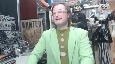 Snapshot of muziknerd chatting on December 7, 2024, 4:42 am Muziknerd online show from December 7, 2024, 4:42 am