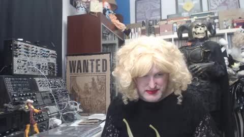 Snapshot of muziknerd chatting on January 5, 2025, 4:47 am Muziknerd online show from January 5, 2025, 4:47 am