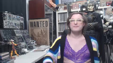 Snapshot of muziknerd chatting on January 18, 2025, 7:59 am Muziknerd online show from January 18, 2025, 7:59 am