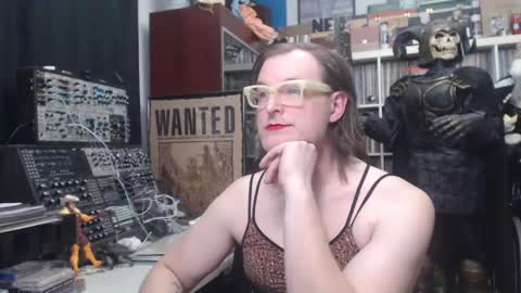 Snapshot of muziknerd chatting on February 16, 2025, 5:15 am Muziknerd online show from February 16, 2025, 5:15 am