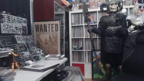 Snapshot of muziknerd chatting on March 7, 2025, 1:31 am Muziknerd online show from March 7, 2025, 1:31 am