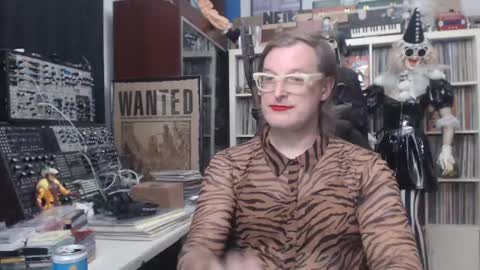 Snapshot of muziknerd chatting on September 14, 2025, 5:39 am Muziknerd online show from September 14, 2025, 5:39 am