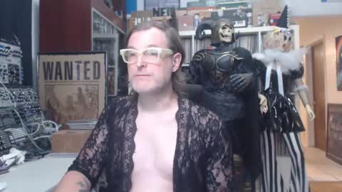 Snapshot of muziknerd chatting on October 19, 2025, 11:00 am Muziknerd online show from October 19, 2025, 11:00 am