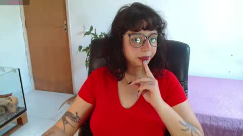 Snapshot of myamillor chatting on October 13, 2025, 1:00 pm myamillor online show from October 13, 2025, 1:00 pm