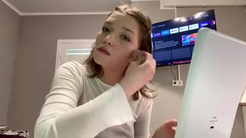 Snapshot of myeshapolitowski chatting on November 8, 2025, 5:23 pm Amlie online show from November 8, 2025, 5:23 pm