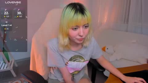 MylaFlores online show from December 12, 2024, 1:53 am