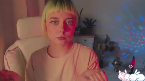 MylaFlores online show from December 15, 2024, 9:03 am