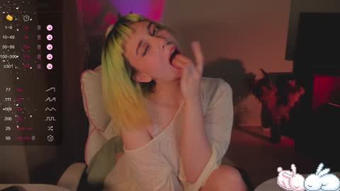 MylaFlores online show from December 20, 2024, 4:31 am