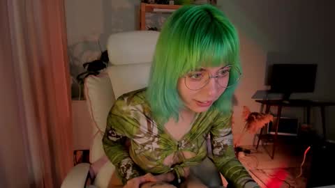 MylaFlores online show from October 9, 2025, 3:15 am