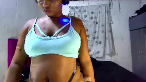 Snapshot of myle_browm chatting on February 10, 2025, 1:35 am myle online show from February 10, 2025, 1:35 am