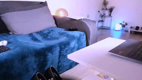 Snapshot of mylegsonheels chatting on October 16, 2025, 10:11 pm Anda online show from October 16, 2025, 10:11 pm