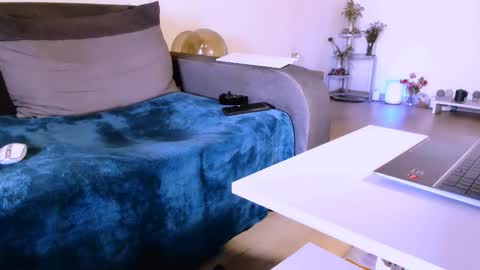 Snapshot of mylegsonheels chatting on October 21, 2025, 9:54 am Anda online show from October 21, 2025, 9:54 am