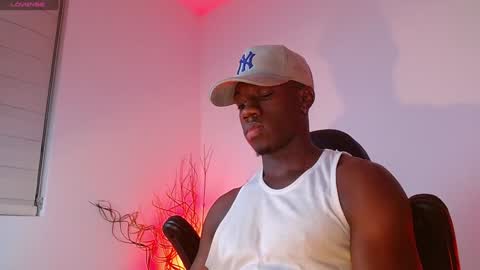 Snapshot of mylowallacee chatting on February 8, 2025, 1:22 am Mylo Wallace online show from February 8, 2025, 1:22 am