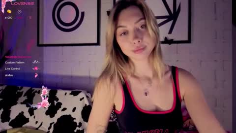 mynameisnikki_ online show from November 27, 2025, 6:15 am