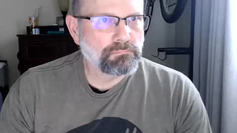 Just hanging out - No pressure online show from April 12, 2026, 10:04 pm