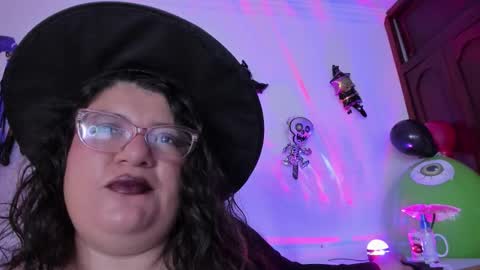 Snapshot of mystery_psique chatting on October 31, 2025, 2:07 pm mystery_psique online show from October 31, 2025, 2:07 pm