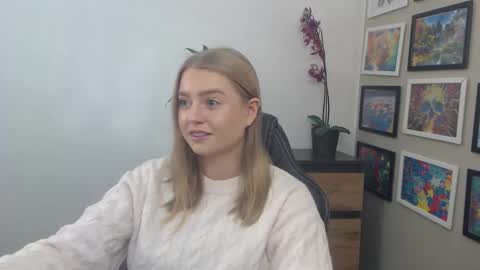 Snapshot of mysteryericax chatting on September 29, 2025, 7:57 am Erica online show from September 29, 2025, 7:57 am