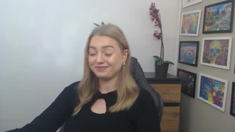 Snapshot of mysteryericax chatting on September 30, 2025, 9:25 am Erica online show from September 30, 2025, 9:25 am