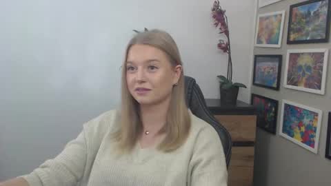 Snapshot of mysteryericax chatting on October 1, 2025, 8:53 am Erica online show from October 1, 2025, 8:53 am