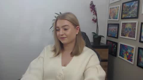 Snapshot of mysteryericax chatting on October 17, 2025, 7:22 am Erica online show from October 17, 2025, 7:22 am