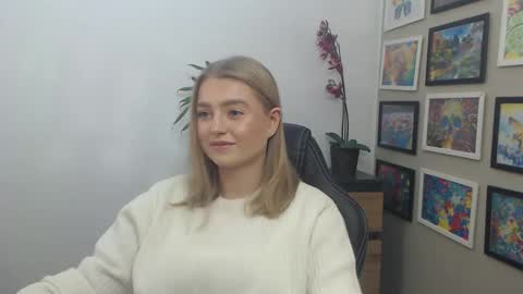 Snapshot of mysteryericax chatting on October 31, 2025, 8:48 am Erica online show from October 31, 2025, 8:48 am