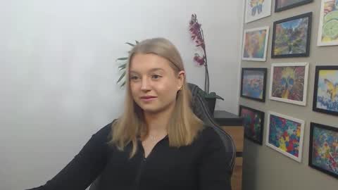 Snapshot of mysteryericax chatting on November 3, 2025, 8:26 am Erica online show from November 3, 2025, 8:26 am