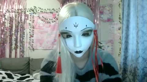 mysticyumiko online show from December 15, 2025, 7:34 am